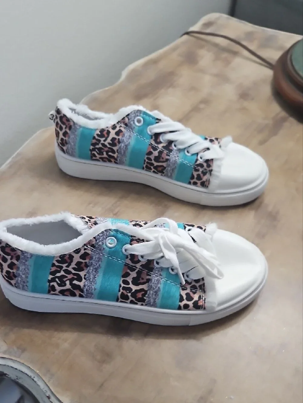 Leopard Print Low-Top Sneakers with Turquoise Stripes - Picture 4 of 5